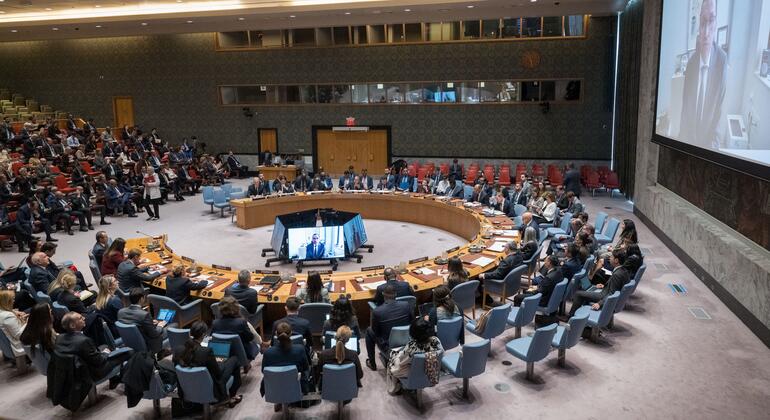 لقطة واسعة لاجتماع مجلس الأمن بشأن الوضع في الشرق الأوسط، بما في ذلك القضية الفلسطينية.